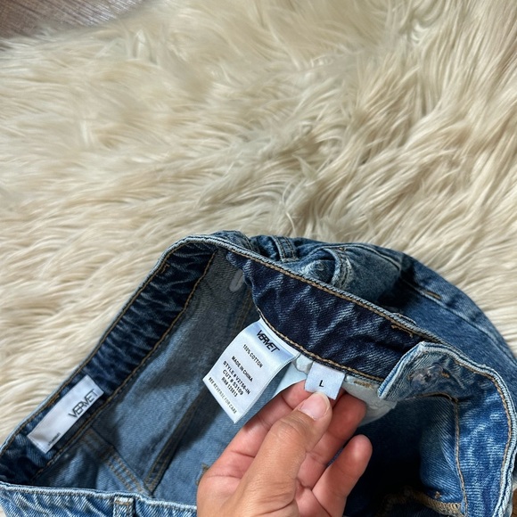 VERVET High-Rise Two Tone Cross Over Denim Shorts - Picture 3 of 4